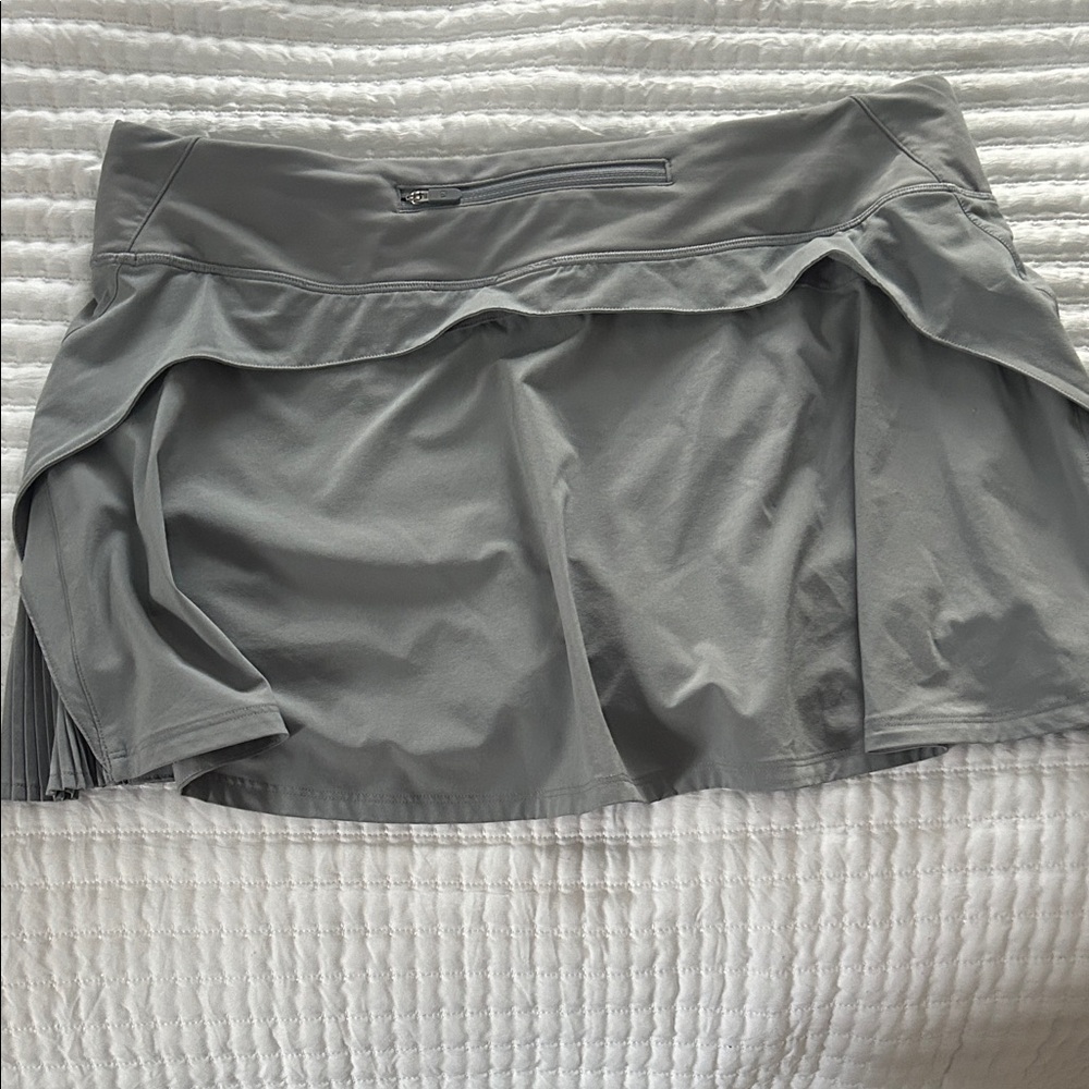 LULULEMON tennis skirt side pleats leg grippers size 12